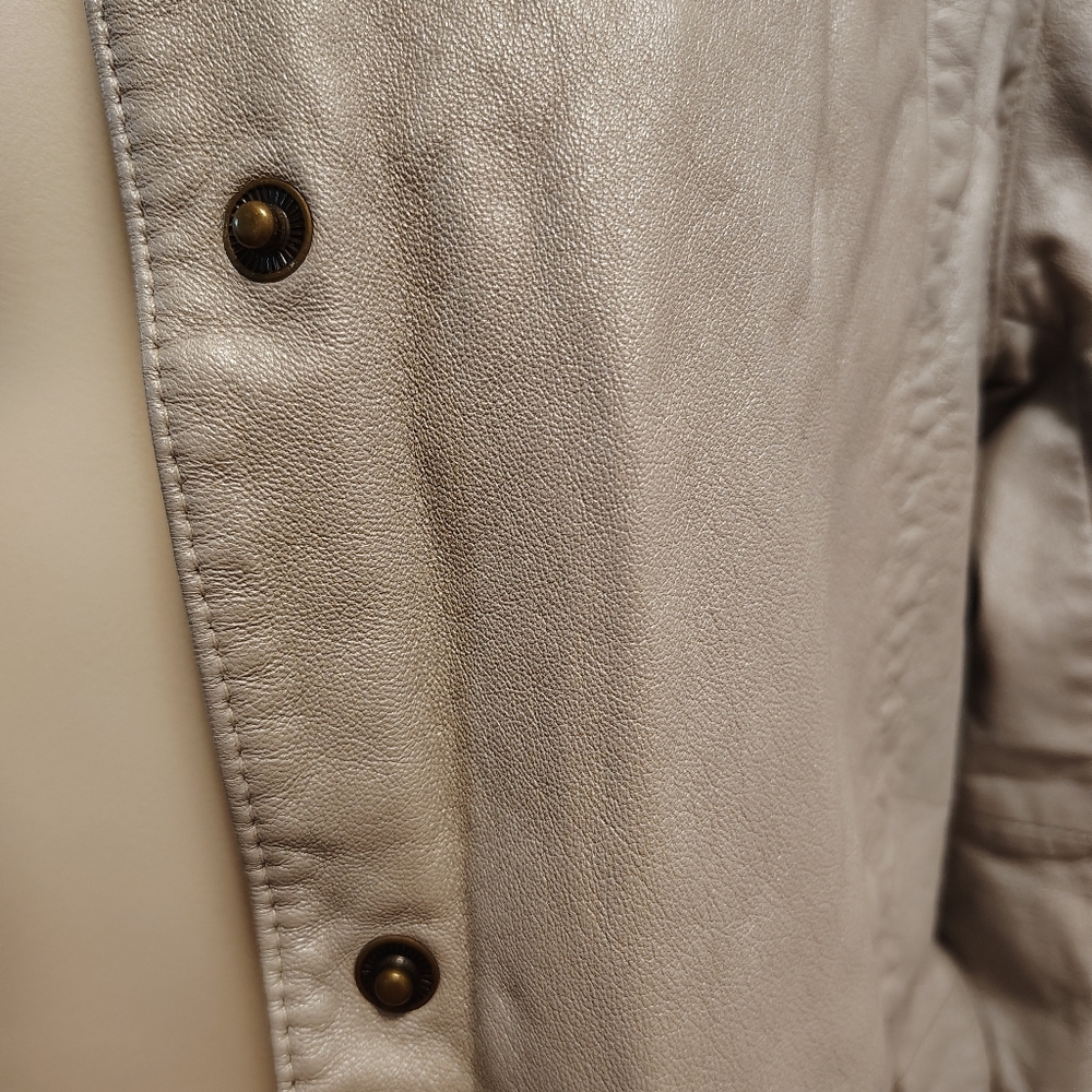 Women’s Genuine Leather Coat – DFO (Direct Factory Outlet) – Size 4 - Picture 6 of 6